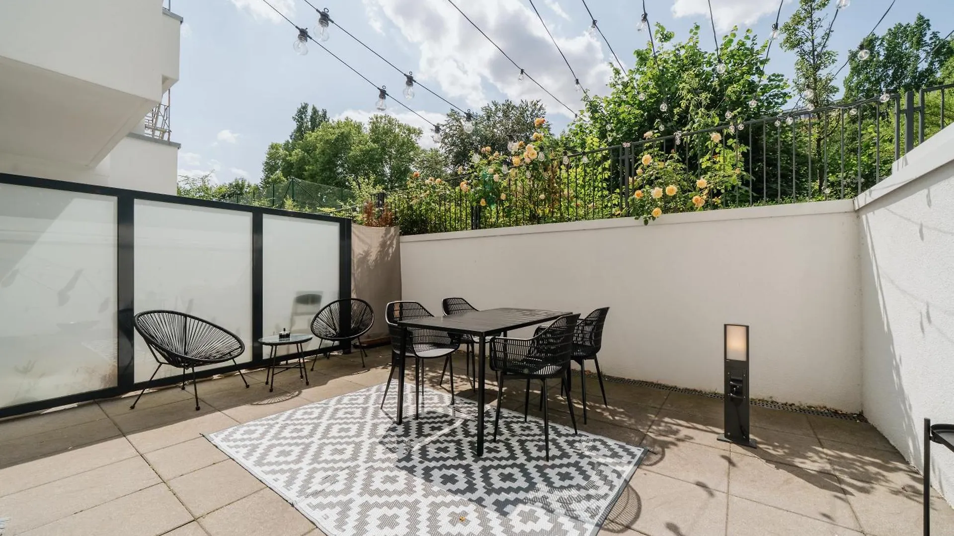 Homely Berlin - Huge Terrace, Modern, Quiet, Near Kudamm 0*,  Allemagne