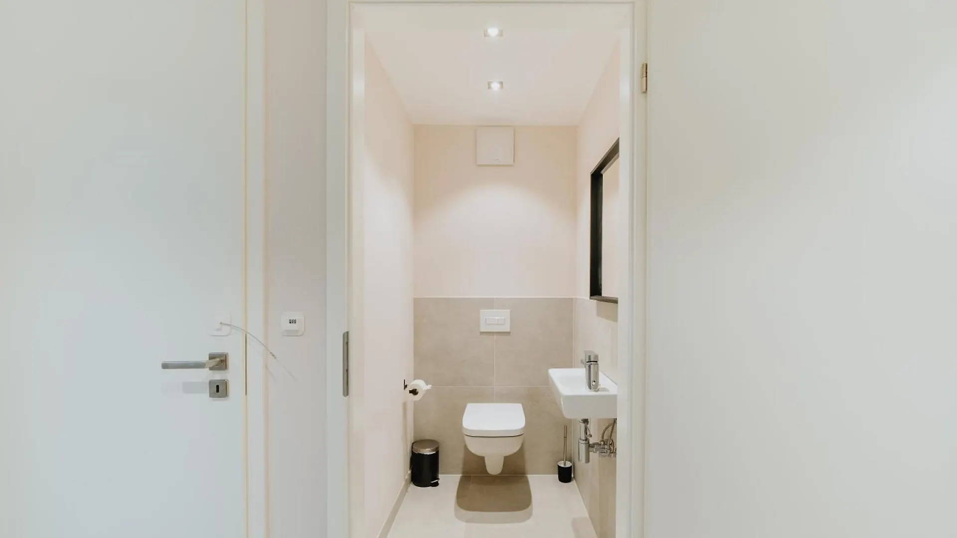 Homely Berlin - Huge Terrace, Modern, Quiet, Near Kudamm Appartement