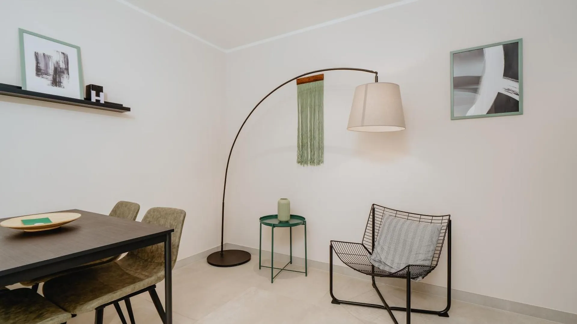 Homely Berlin - Huge Terrace, Modern, Quiet, Near Kudamm Appartement