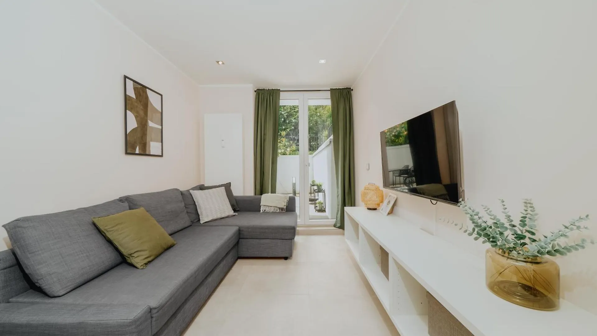 Homely Berlin - Huge Terrace, Modern, Quiet, Near Kudamm